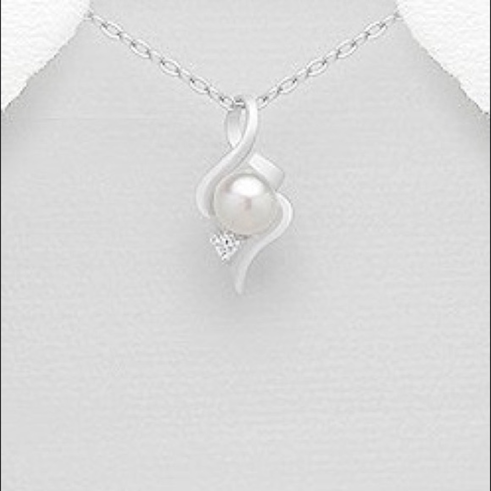 008 🆕 925 Silver Freshwater Pearl Necklace